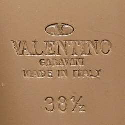 Pre Owned صندل فالنتينو سير كاحل مرصع روكستد جلد ذهبي مقاس 39.5