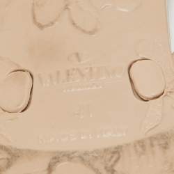 Pre Owned Valentino Beige Rubber Rockstud Thong Flats Size 41