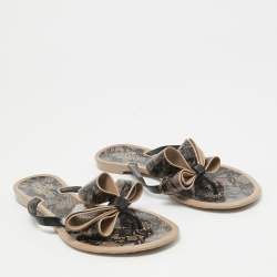 Pre Owned Valentino Black/Beige Rubber Thong Flat Slides Size 38