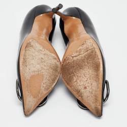 Pre Owned Valentino Black Patent Escape V logo Pumps Size 35.5