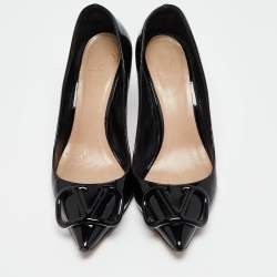 Pre Owned Valentino Black Patent Escape V logo Pumps Size 35.5