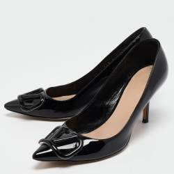 Pre Owned Valentino Black Patent Escape V logo Pumps Size 35.5