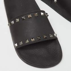 Pre Owned Valentino Black Rubber Rockstud Flat Slides Size 40