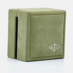 مملوكة مسبقًا Van Cleef & Arpels Sweet Alhambra Mother of Pearl 18k Yellow Gold Stud Earrings