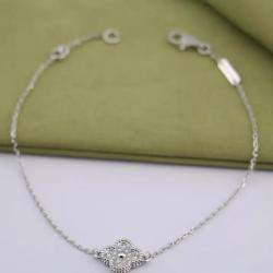 Pre Owned سوار فان كليف أند أربلز مظهر واحد ألماسي ذهب أبيض صغير الحجم