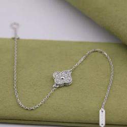 Pre Owned سوار فان كليف أند أربلز مظهر واحد ألماسي ذهب أبيض صغير الحجم