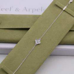 Pre Owned سوار فان كليف أند أربلز مظهر واحد ألماسي ذهب أبيض صغير الحجم