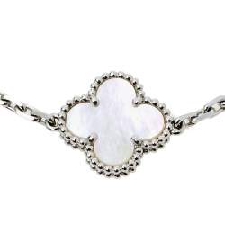 مملوكة مسبقًا قلادة فان كليف آند اربلز فينتدج الهامبرا 5 حليات صدف وذهب أبيض عيار 18