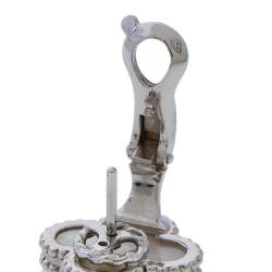 مملوكة مسبقًا أقراط فان كليف آند آربلز فينتدج ألهامبرا ذهب أبيض عيار 18 وصدف