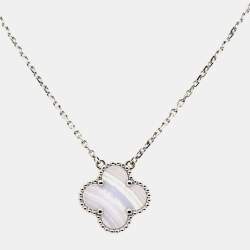 مملوكة مسبقًا Van Cleef & Arpels Vintage Alhambra Chalcedony 18k White Gold Pendant Necklace