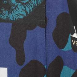 مملوكة مسبقًا فستان فيرساتشي جينز كريب مطبوع متعدد الألوان بأكمام طويلة ميني مقاس متوسط - ميديوم