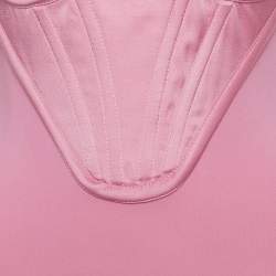 Pre Owned فساتان فيرساتشي وردي جيرسي بحمالات ميدوسا مشد متوسط مقاس صغير (إكسترا صغير)