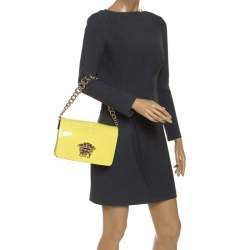 مملوكة مسبقًا Versace Neon Yellow Patent Leather Medusa Palazzo Shoulder Bag