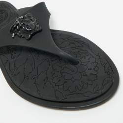 مملوكة مسبقًا صندل فيرساتشي مطاط أزرق ميدوسا لوح مسطح مقاس 38.5