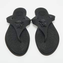 مملوكة مسبقًا صندل فيرساتشي مطاط أزرق ميدوسا لوح مسطح مقاس 38.5