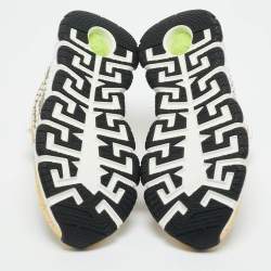 مملوكة مسبقًا حذاء رياضي فيرساتشي تريجريكا جلد وحرير لوريكس فضي/ذهبي مقاس 36