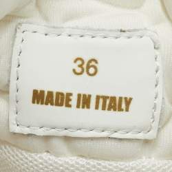 مملوكة مسبقًا حذاء رياضي فيرساتشي تريجريكا جلد وحرير لوريكس فضي/ذهبي مقاس 36