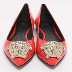 Pre Owned حذاء باليرينا فلات فيرساتشي ميدوسا جلد ببراءة اختراع أحمر مقاس 37