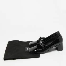 Pre Owned حذاء كعب عالي فيرساتشي جلد براءات اختراع أسود بكعب سميك مزين بشريط جياني مقاس 39