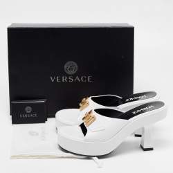 مملوكة مسبقًا Versace White Leather Medusa Sandals Size 39