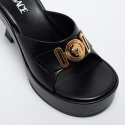 مملوكة مسبقًا Versace Black Leather Medusa Sandals Size 39