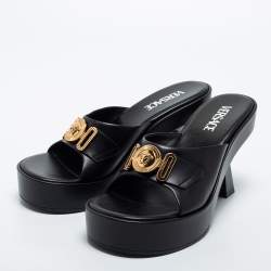 مملوكة مسبقًا Versace Black Leather Medusa Sandals Size 39