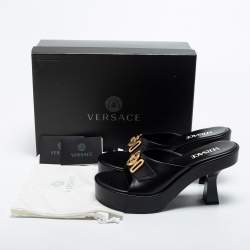 مملوكة مسبقًا Versace Black Leather Medusa Sandals Size 39