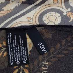 Pre Owned وشاح فيرساتشي حرير كريب طباعة باروكي أسود