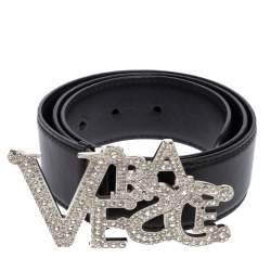 مملوكة مسبقًا حزام فيرساتشي جلد أسود مزخرف كريستال بالشعار 75سم