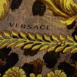 Pre Owned وشاح فيرساتشي مودال وحرير مطبوع باروك متعدد الألوان