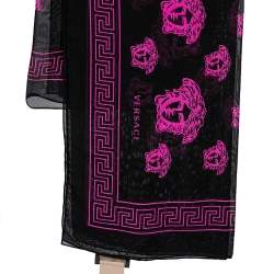 مملوكة مسبقًا وشاح فيرساتشي حرير بطبعة ميدوسا أسود ووردي