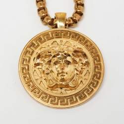 مملوكة مسبقًا Versace Medusa Logo Medallion Gold Tone Chunky Pendant Necklace