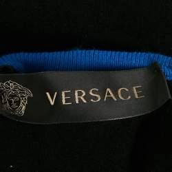 مملوكة مسبقًا فستان فرساتشي أسود محيك وحرير مخطط تفاصيل بلا أكمام ضيق قصير صغير