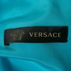 مملوكة مسبقًا فستان فيرساتشي تول أزرق مكشكش بكتف واحد ميدي مقاس صغير (S)