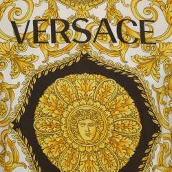 Pre Owned تي شيرت فيرساتشي نقش باروك أبيض جيرسيه ياقة دائرية مقاس وسط (ميديوم)