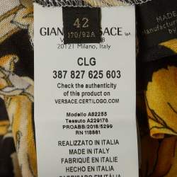 Pre Owned تي شيرت فيرساتشي نقش باروك أبيض جيرسيه ياقة دائرية مقاس وسط (ميديوم)