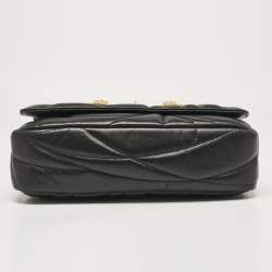 مملوكة مسبقًا حقيبة كتف فيرساتشي جلد مبطن أسود مزينة أيقونات