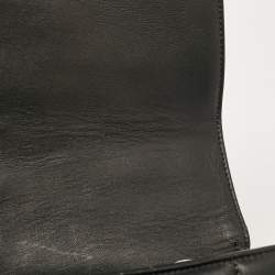 مملوكة مسبقًا حقيبة كتف فيرساتشي جلد مبطن أسود مزينة أيقونات