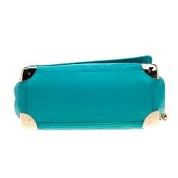 مملوكة مسبقًا حقيبة كتف فيرساتشي جلد ذهبي منقوش بقلاب