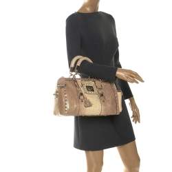 Pre Owned حقيبة فيرساتشي "سناب أوت أوف إيت" ساتشيل جلد ثعبان بيج ميتالك