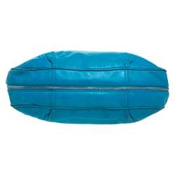 مملوكة مسبقًا حقيبة فيرساتشي جلد زرقاء فاتحة بسحاب محيط