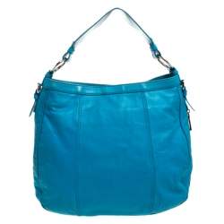 مملوكة مسبقًا حقيبة فيرساتشي جلد زرقاء فاتحة بسحاب محيط