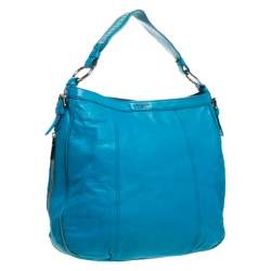 مملوكة مسبقًا حقيبة فيرساتشي جلد زرقاء فاتحة بسحاب محيط