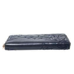 مملوكة مسبقًا Versace Navy Blue Leather Vanitas Zip Around Wallet