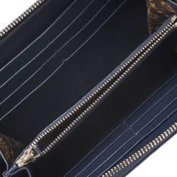 مملوكة مسبقًا Versace Navy Blue Leather Vanitas Zip Around Wallet