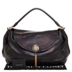 Pre Owned حقيبة فيرساتشي ألتي جلد باروكو سوداء ميتالك
