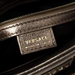 مملوكة مسبقًا Versace Metallic Olive Green Signature Patent and Leather Chain Detail Satchel