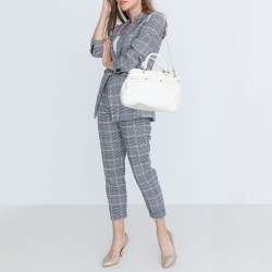 مملوكة مسبقًا حقيبة ساتشل فيرساتشي جلد أبيض مزين ميدوسا بارز