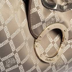 مملوكة مسبقًا حقيبة هوبو فيرساتشي حافة جلد وكانفاس شهير رمادي ميتالك