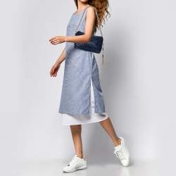 مملوكة مسبقًا حقيبة كتف فيرساتشي فانيتاس جلد زرقاء مطرزة 